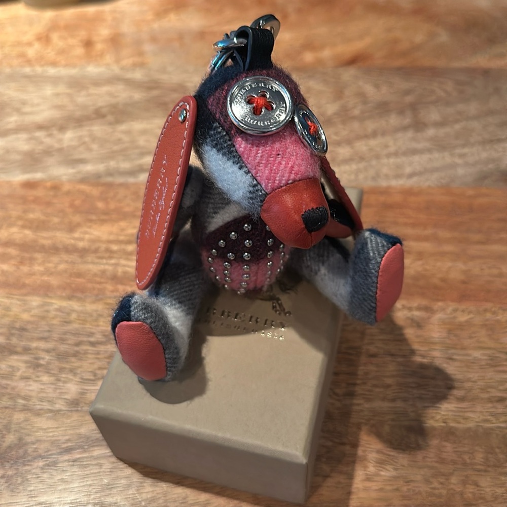 NWT Burberry Sandra Basset Hound Keychain
